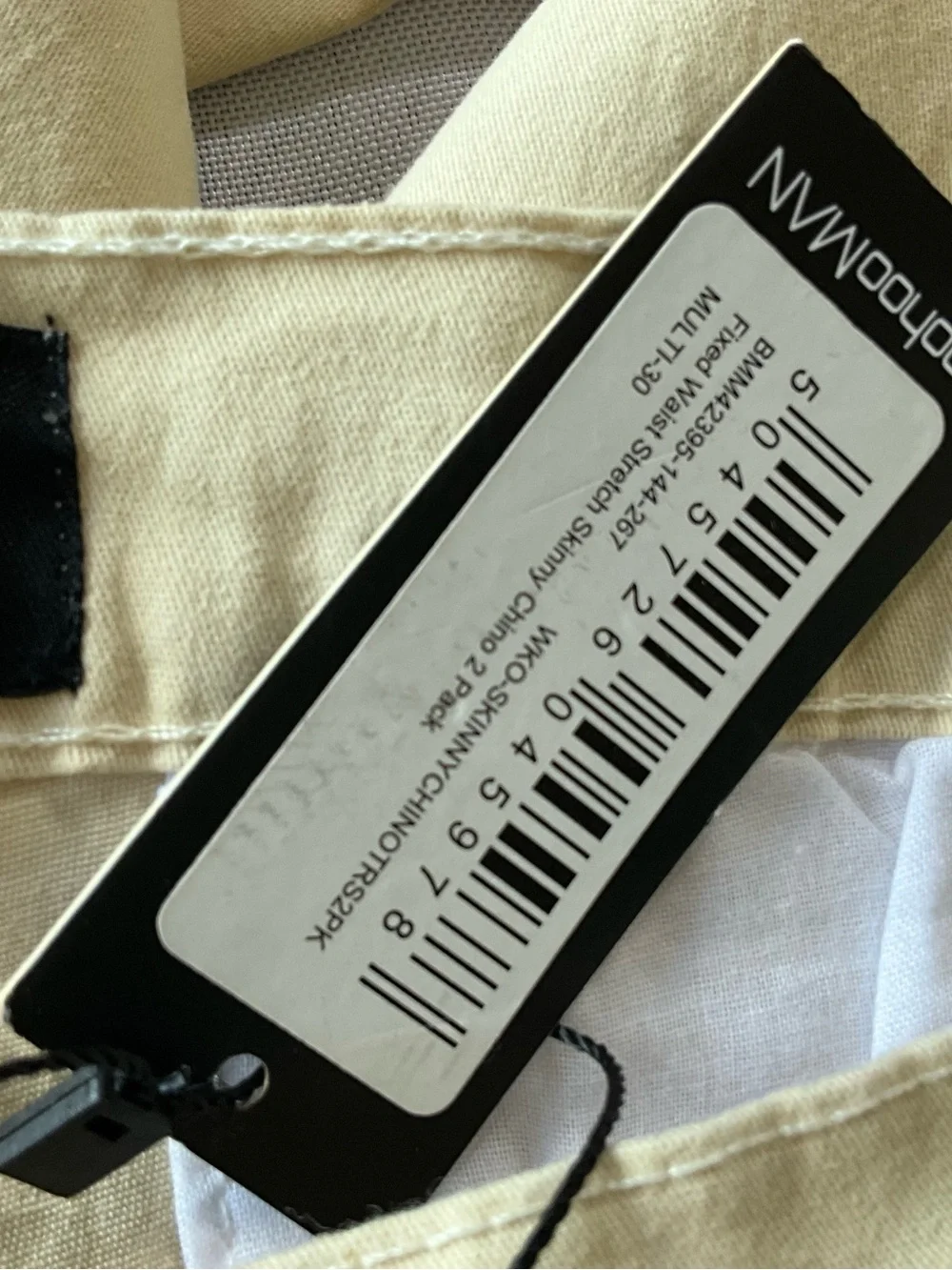 NWT boohooman size 30 khakis